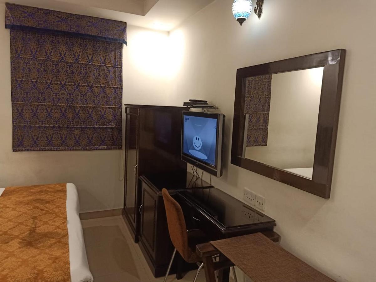 Hotel Clark Heights ニューデリー エクステリア 写真