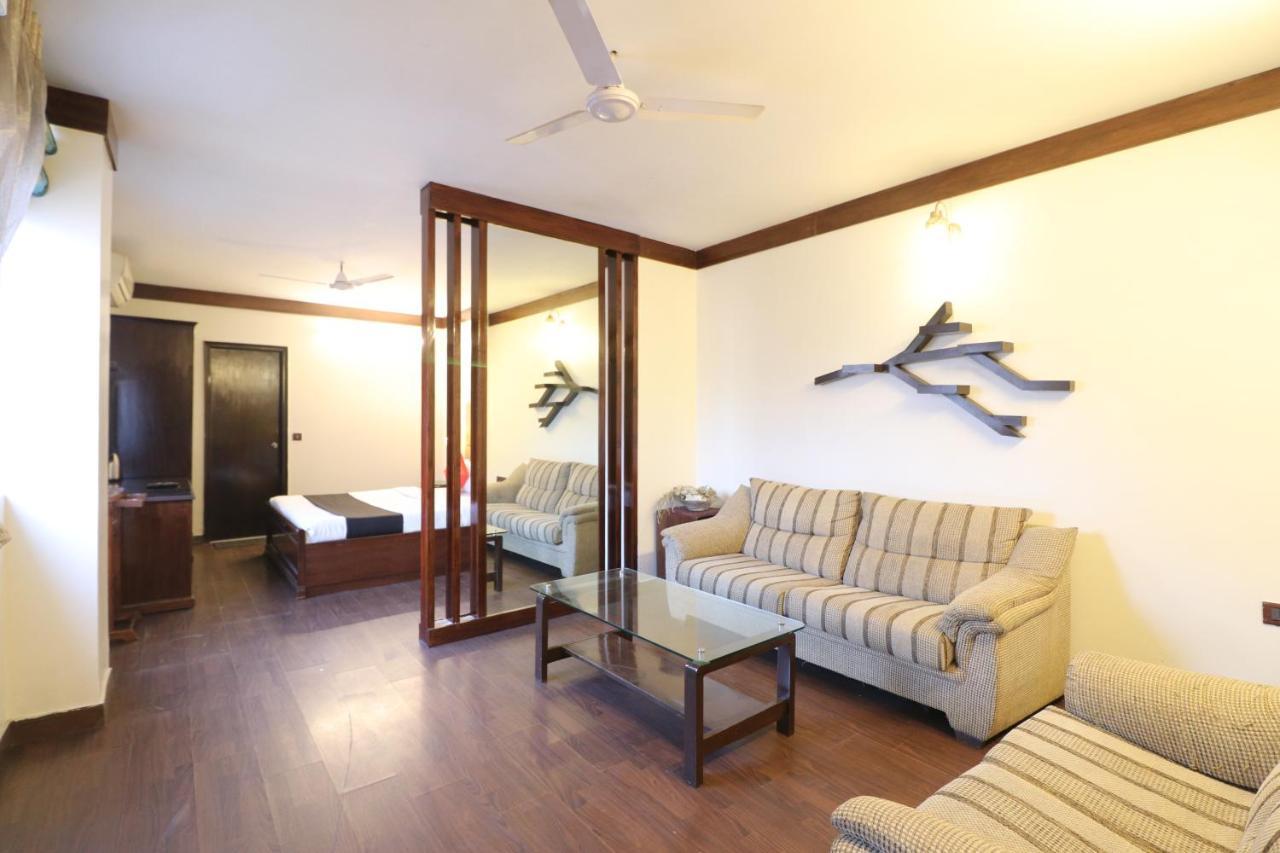 Hotel Clark Heights ニューデリー エクステリア 写真