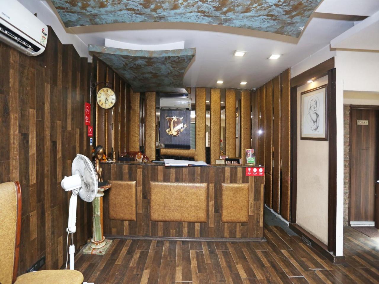 Hotel Clark Heights ニューデリー エクステリア 写真